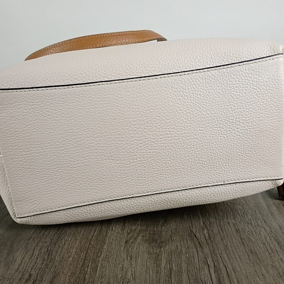 Coach Andy Tote W/Horse & Carriage Logo With Pebbled Leather In Chalk NWT - Picture 9 of 14